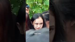 tak ada kalangan depan belakang pul cewek cantik MEGANTARA