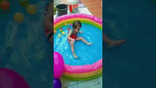 bayi berenang, gak mau udahan. #shorts