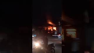 Telah terjadi kebakaran di di Jl Adi Sucipto depan kantor Kecamatan Sungai Raya. Pontianak