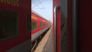 12143 Sultanpur SF Exp (LTT-SLN).   Skipping Kanpur outer With WAP-7