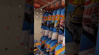 HOT WHEELS HUNTING treasure hunts at the Dollar Tree... fresh 2023 JCase drop...