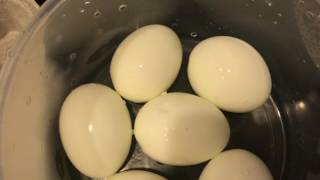 Perfect Instant Hard Boiled Egg Peeling With A Mason Jar