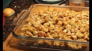 An Iowa Mom Makes Dressing / Stuffing