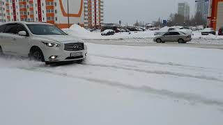 Infiniti JX35 по снежку!