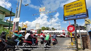 Motoride Kecegat 2 Kereta Api Saat Cuaca Panas Terik