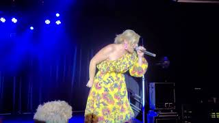 Lauren Alaina Live - Fat Bottom Girls