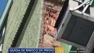 Queda de reboco de prédio na Avenida Alberto Braune - 16/08/2016 - Zoom TV Jornal