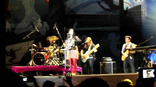 Julieta Venegas - Sin Documentos - Fiestas de Octubre 2011