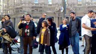 Folklore andino en la plaza Cordusio de Milán - Italia