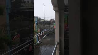 MH Box Truck & APSRTC Metro Luxury in Rain