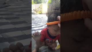 bermain di bawah pohon jambu #funny #anakanaklucu #anakanaksenang #anaklucu #cutebaby