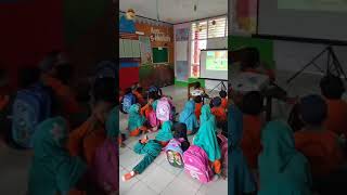 Menonton Nareng ala anak PAUD #luwutimur #paud #TkPembinaWotu