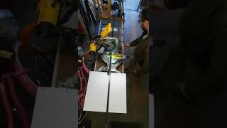 Shop Hack - I added a fin to my DeWalt mitre saw to extract more dust when using a vac system