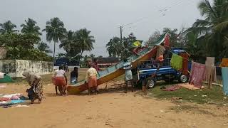 Unloading The Boat | ದೋಣಿಯನ್ನು pick up ನಿಂದ ಇಳಿಸುವ ಪ್ರಕ್ರಿಯೆ | #boats #fisherman