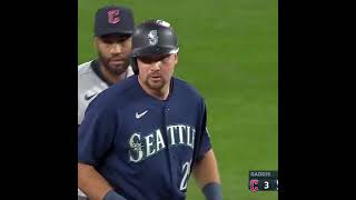 Cal Raleigh ties it up in Seattle!!