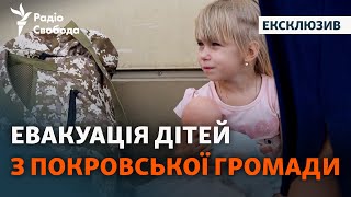 «Чтобы спасти жизнь детей и свою – лучше сейчас»: детей из Донецкой области эвакуируют поездом