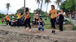 Muksin Senam Bareng Emak Emak Bahenol di Pantai kuangwai lombok timur .