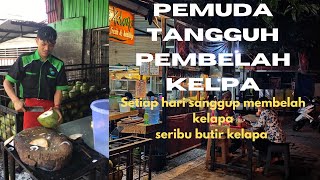 AMAZING!! skill membelah kelapa muda,seribu kelapa setiap hari