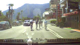 Ciclisti a ca@@o per strada