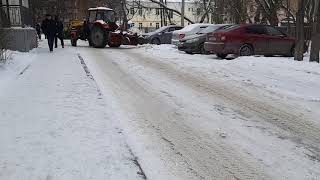 УК Жилстройсервис везет снег на ддетскую площадку