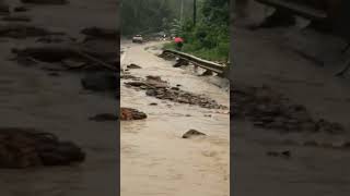 Chuva em UBATUBA deixa pista intransitável I #dronesampa