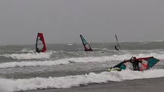 Windsurfeurs au Cap d'Agde (Hérault) le 23 octobre 2023 vers 11h42