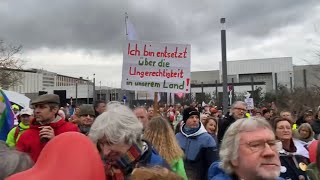 Esther Sonntag spricht in Stammheim, vor ihrem Haftantritt in der JVA Schwäbisch Gmünd