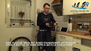 Flasche Wein mit Standpumpe öffnen bzw. entkorken