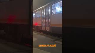 (VATMAN DE TREABĂ) Tramvaiul TatraT4 intrând în stația sura mare