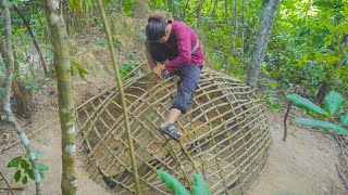 Girl Living Off Grid build a Shelter Out of Nothing But Mud