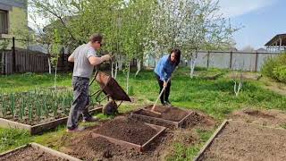 ДЕЛАЕМ ВЫСОКУЮ ГРЯДКУ | ПРИЯТНЫЕ ХЛОПОТЫ НА УЧАСТКЕ И В САДУ | САЖАЕМ И КОПАЕМ | ЗАГОРОДНЫЙ ДОМ 🏡