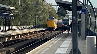 NS FLIRT en NS ICMm kruisen elkaar te Arnhem Zuid!