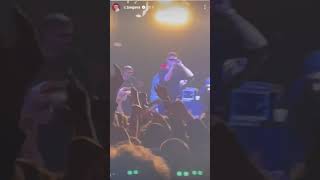 C Tangana se cuela en un concierto de Hoke 😳