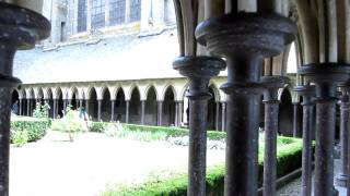 Francia julio2010, Mont Saint-Michel, claustro interior de la abadía