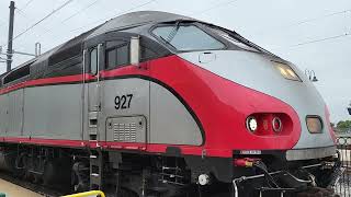 CALTRAIN TRAIN 927, BOMBARDIER ARRIVING AT SANTA CLARA STATION CALIFORNIA USA