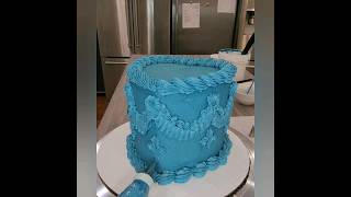 Watch how to pipe an easy beautiful virgo birthday cake and gold virgo ♍️ symbol - virgos rock #cake