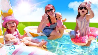 🏊‍♀️👶 Bianca y Marta: Diversión en la Piscina con sus Bebés - Videos de Juguetes 🍪