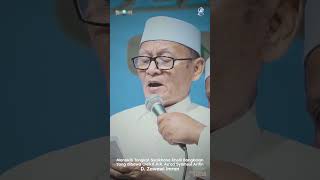 Budayawan yang dikenal dengan julukan Si Celurit Emas ( KH. D. Zawawi Imron)