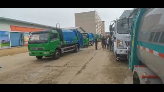 Three Dongfeng compressed garbage trucks have been assembled and are ready to be sent overseas.