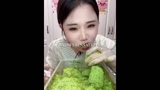 YY EATING CRUNCHY CRUSHED ICE MIXED WITH MATCHA POWDER #iceeatingasmr #iceeatingonlybites #frost