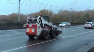 Выделанная полоса для общественного транспорта на Коммунальном мосту Красноярска.