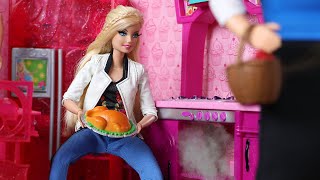 Life with Barbie Episode 34 - "A Very Cranberry Thanksgiving"