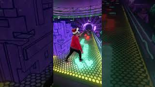 It’s hard to keep a Santa hat on while dancing #dancedash #vrdance #feetsaber