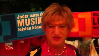 Edith Schröder: Berlin is nisch Paris, nisch London und auch nisch Ibizza ! - Gema-Demo, Berghain