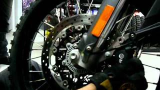 Replacing Front Wheel on F800GS