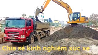 máy xúc komatsu 200-8 xúc xe nhanh gọn nhẹ nhàng