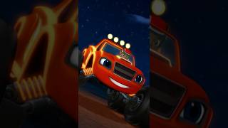 Blaze et les Monster Machines | Blaze BRILLE DANS LE NOIR pour une aventure nocturne ! #Shorts