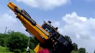 Excavator Accident Hyundai 220H Fuso Self ULoader Truck 10tayr Recovery