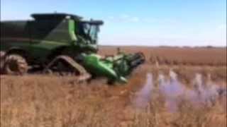 John Deere Combine on Tracks Harvesting Beans in Standing Water!! Wet Field Muddy