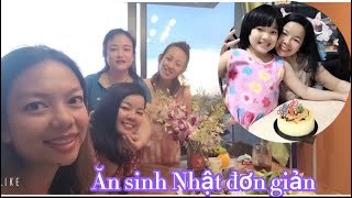 Ăn sinh Nhật bên bạn bè /sinh Nhật đơn giản /sinh Nhật tự mua quà thưởng mình .